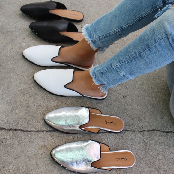 🆕️//The Lizzy// Black studded Mule/Flat - Picture 4 of 8